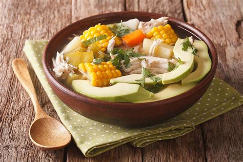  Ajiaco Santandereano: Uma Sopa Cremosa e Acolhedora com Galinha e Batatas para Aquecer a Alma!