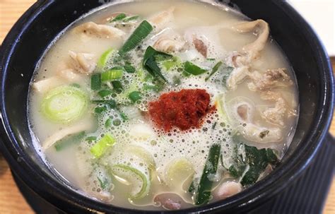  Dwaeji Gukbap: Uma Sopa Deliciosamente Reconfortante Para A Sua Alma, Com um Toque Picante Que Acorda os Sentidos!