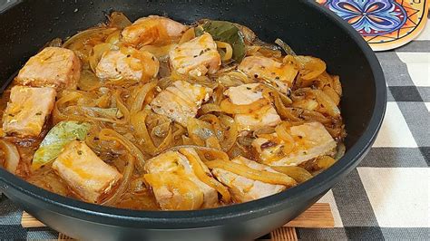  Atum encebollado: Uma explosão de sabores mediterrâneos em cada mordida picante e aromática!