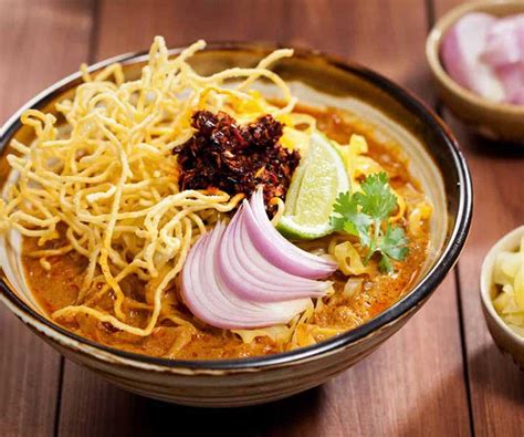 Khao Soi: Uma Explosão de Sabores Picantes e Cremosos que Vai Fazer Seu Paladar Cantar!