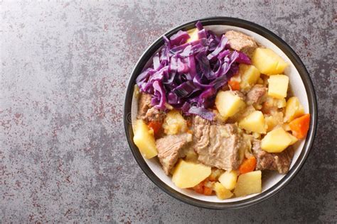 Scouse! Uma Sinfonia de Carne e Vegetais em um Caldo Acolhedor e Reconfortante