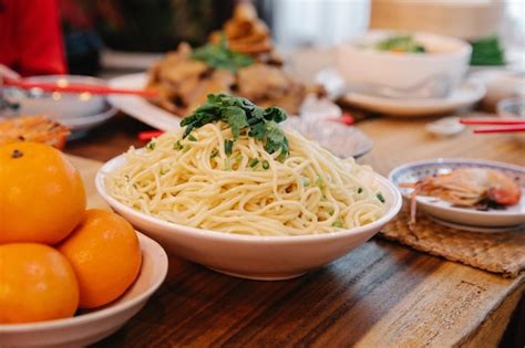  Tiao Liang Noodles: Uma Sinfonia de Texturas Saborosas e um Banquete para os Sentidos!